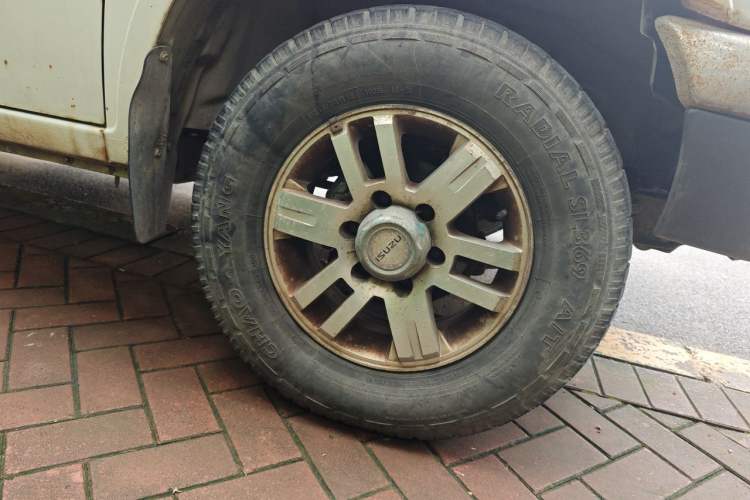Used Isuzu Rodeo  Right Front Wheel Hub
