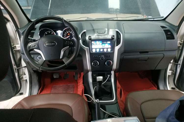 Used Isuzu TAGA 2018 3.0T Two-Wheel Drive Ultra-Luxury Version Center Console