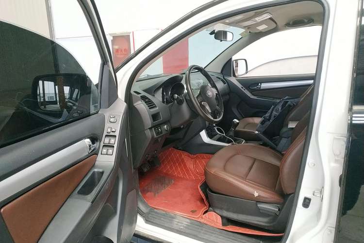 Used Isuzu TAGA 2018 3.0T Two-Wheel Drive Ultra-Luxury Version Driver Seat