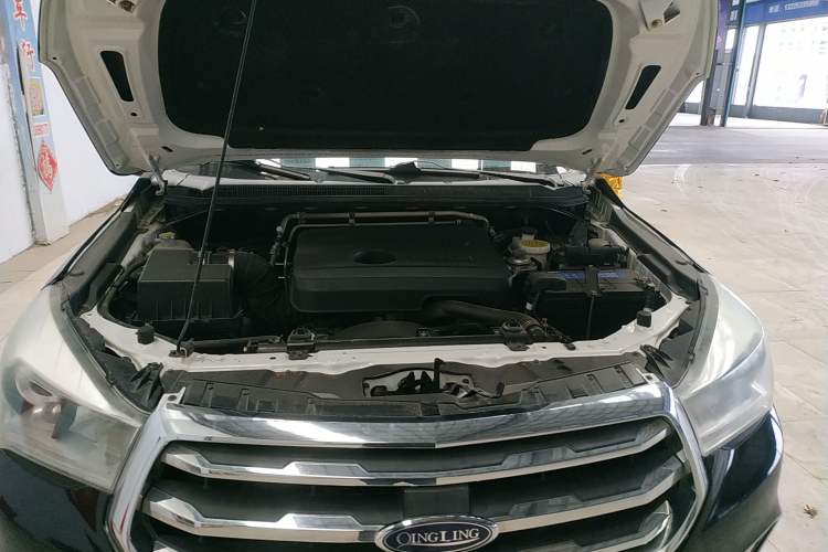 Used Isuzu TAGA 2018 3.0T Two-Wheel Drive Ultra-Luxury Version Engine Bay
