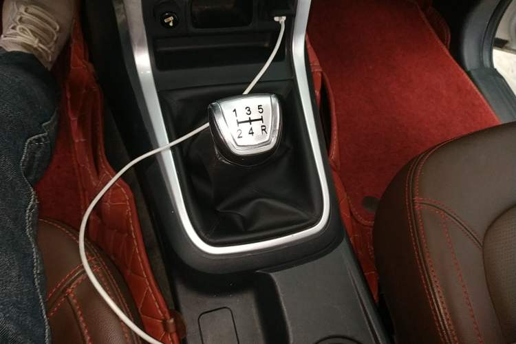 Used Isuzu TAGA 2018 3.0T Two-Wheel Drive Ultra-Luxury Version Gear Lever