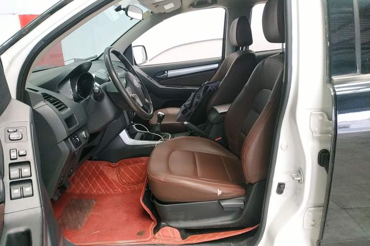 Used Isuzu TAGA 2018 3.0T Two-Wheel Drive Ultra-Luxury Version Left Front Seat