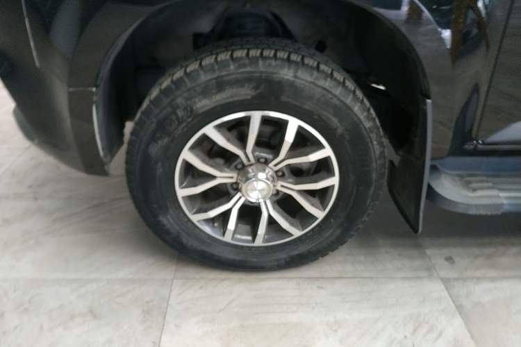 Used Isuzu TAGA 2018 3.0T Two-Wheel Drive Ultra-Luxury Version Left Front Wheel Hub