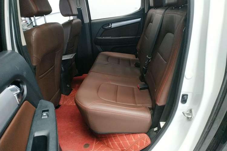 Used Isuzu TAGA 2018 3.0T Two-Wheel Drive Ultra-Luxury Version Left Rear Seat