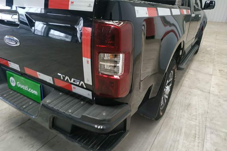 Used Isuzu TAGA 2018 3.0T Two-Wheel Drive Ultra-Luxury Version Right Rear Taillight