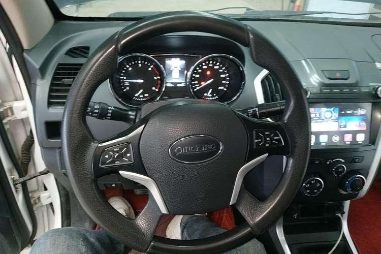 Used Isuzu TAGA 2018 3.0T Two-Wheel Drive Ultra-Luxury Version Steering Wheel