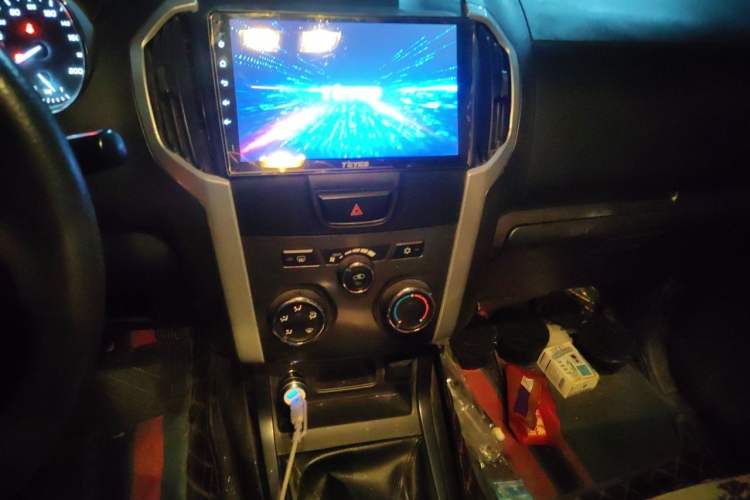 Used Isuzu TAGA 2018 3.0T Four-Wheel Drive Luxury Edition Audio And AC Panel