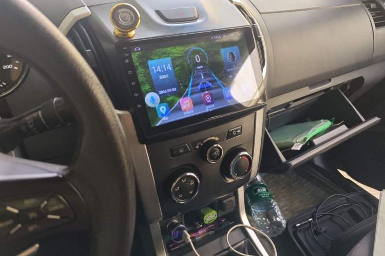 Used Isuzu TAGA 2018 3.0T Two-Wheel Drive Luxury Edition Audio And AC Panel