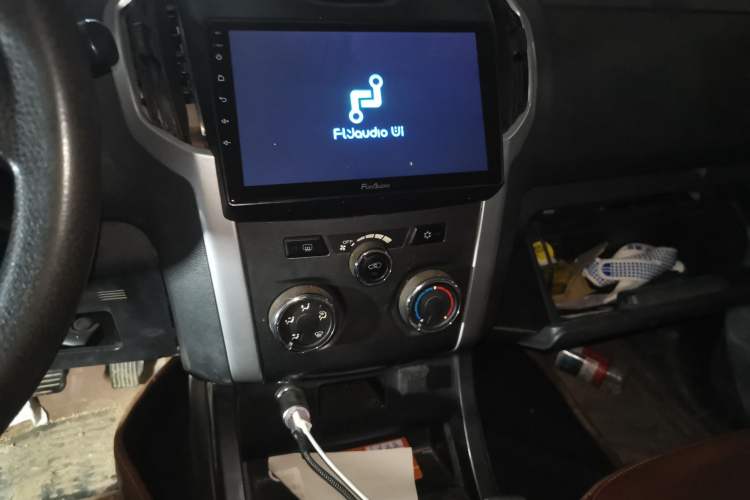 Used Isuzu TAGA 2018 3.0T Four-Wheel Drive Luxury Edition Audio And AC Panel