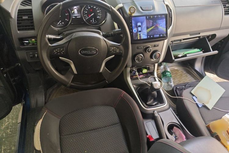 Used Isuzu TAGA 2018 3.0T Two-Wheel Drive Luxury Edition Center Console