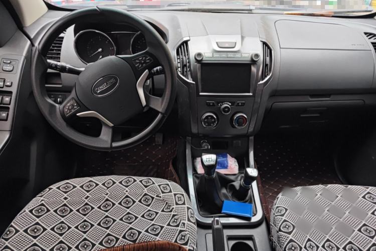 Used Isuzu TAGA 2018 3.0T Four-Wheel Drive Luxury Edition Center Console