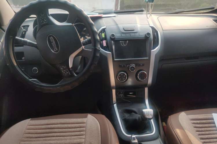 Used Isuzu TAGA 2018 3.0T Two-Wheel Drive Luxury Edition Center Console
