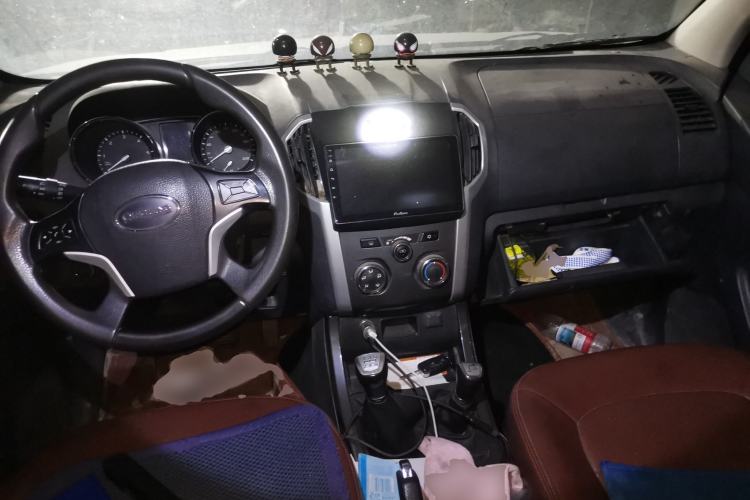 Used Isuzu TAGA 2018 3.0T Four-Wheel Drive Luxury Edition Center Console