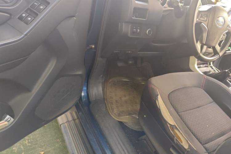 Used Isuzu TAGA 2018 3.0T Two-Wheel Drive Luxury Edition Driver Seat