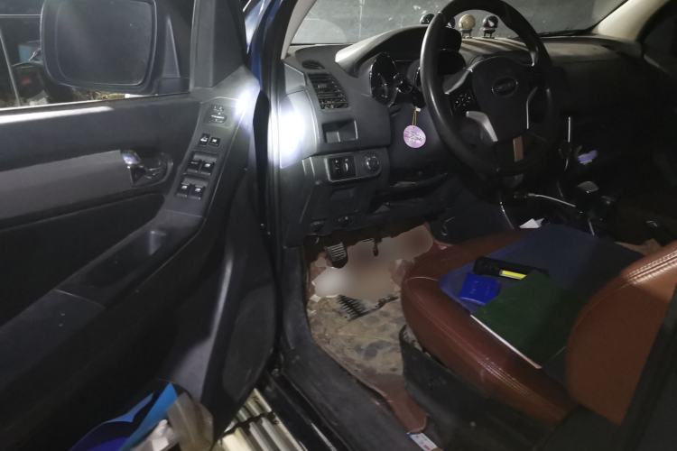 Used Isuzu TAGA 2018 3.0T Four-Wheel Drive Luxury Edition Driver Seat