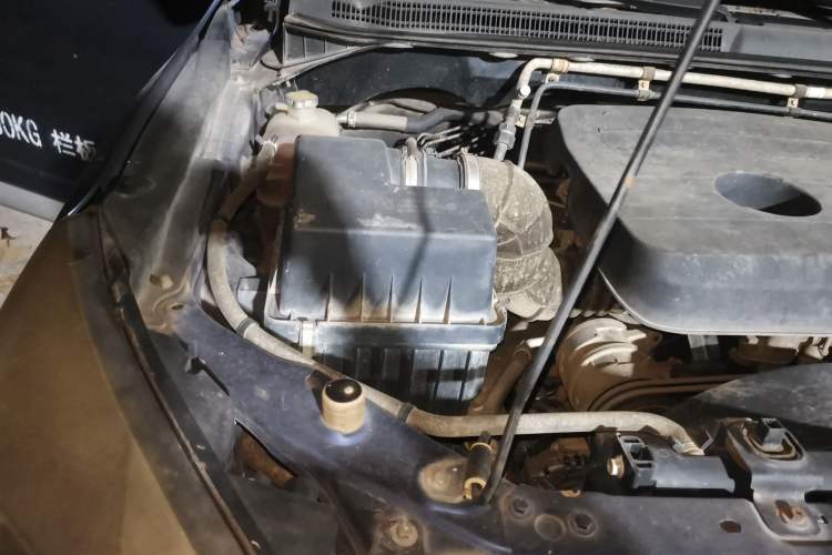 Used Isuzu TAGA 2018 3.0T Four-Wheel Drive Luxury Edition Engine Bay Right