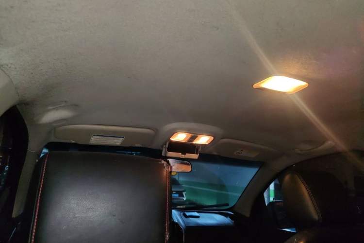 Used Isuzu TAGA 2018 3.0T Four-Wheel Drive Luxury Edition Headliner