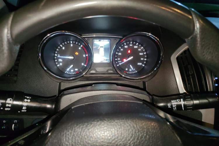 Used Isuzu TAGA 2018 3.0T Four-Wheel Drive Luxury Edition Instrument Cluster