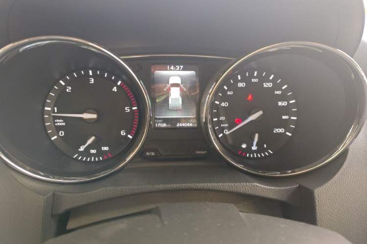 Used Isuzu TAGA 2018 3.0T Two-Wheel Drive Luxury Edition Instrument Cluster