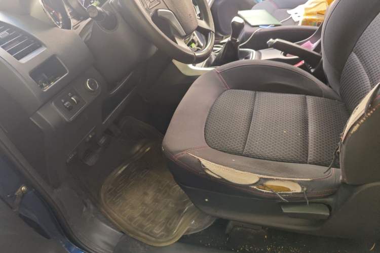 Used Isuzu TAGA 2018 3.0T Two-Wheel Drive Luxury Edition Left Front Seat