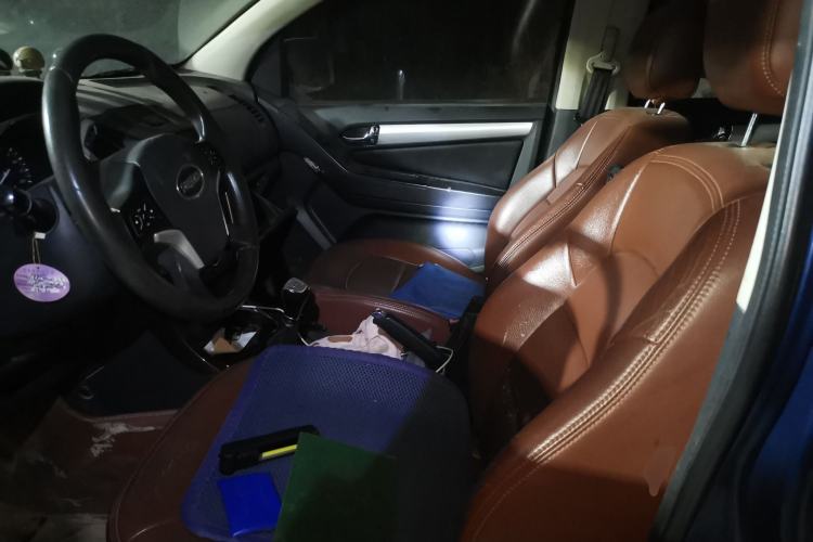Used Isuzu TAGA 2018 3.0T Four-Wheel Drive Luxury Edition Left Front Seat
