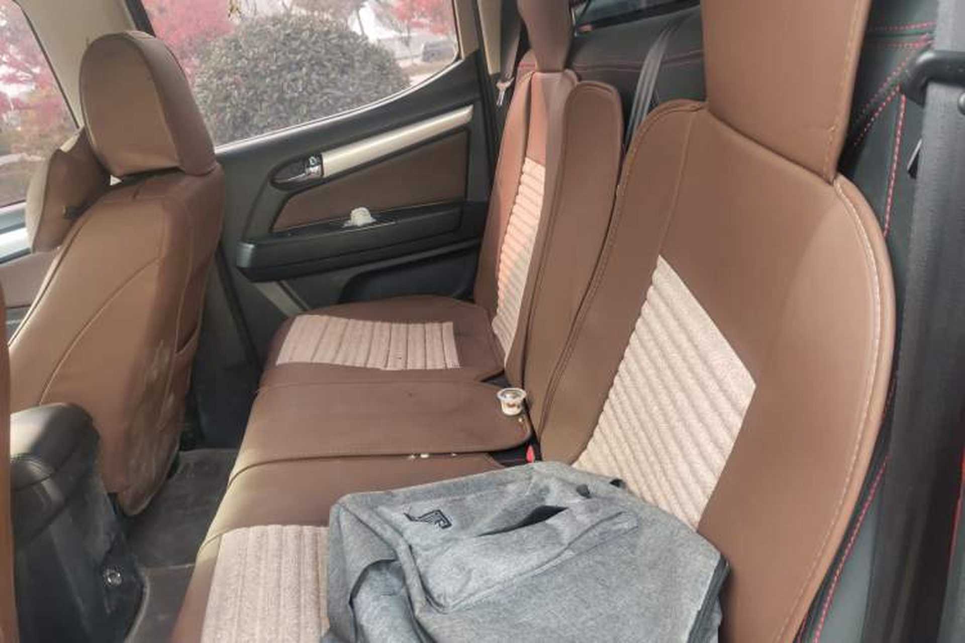 Used Isuzu TAGA 2018 3.0T Two-Wheel Drive Luxury Edition Left Rear Seat