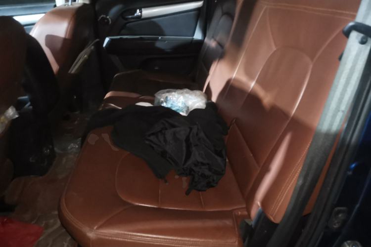 Used Isuzu TAGA 2018 3.0T Four-Wheel Drive Luxury Edition Left Rear Seat