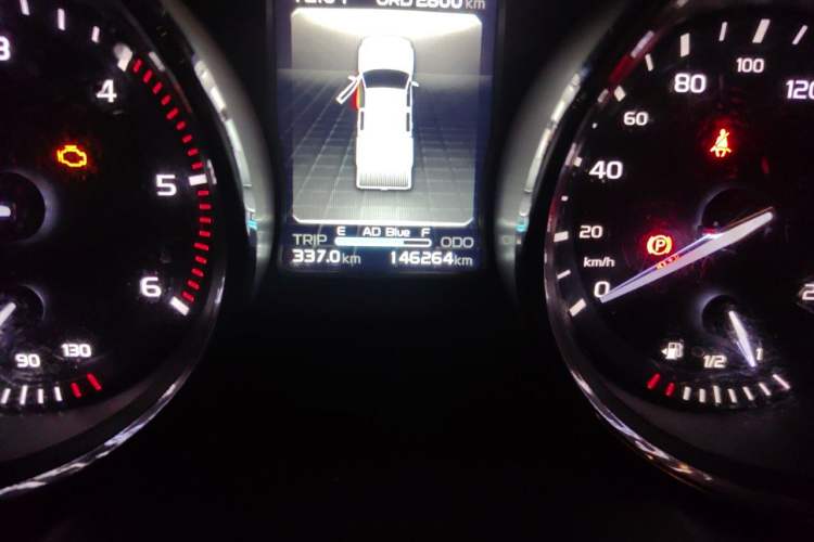Used Isuzu TAGA 2018 3.0T Four-Wheel Drive Luxury Edition Odometer Close Up