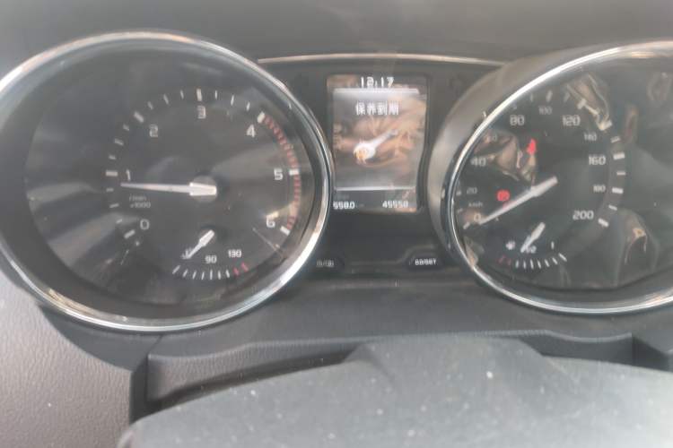 Used Isuzu TAGA 2018 3.0T Two-Wheel Drive Luxury Edition Odometer Close Up
