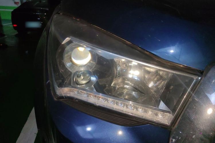 Used Isuzu TAGA 2018 3.0T Four-Wheel Drive Luxury Edition Right Front Headlight