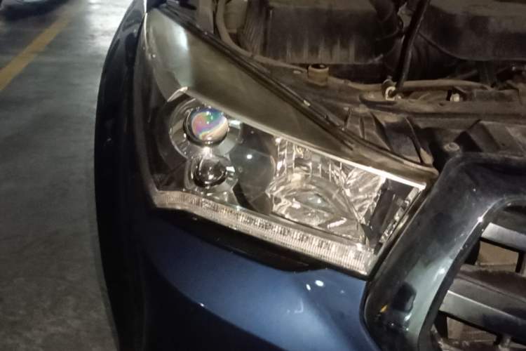 Used Isuzu TAGA 2018 3.0T Two-Wheel Drive Luxury Edition Right Front Headlight