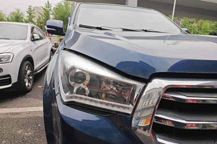 Used Isuzu TAGA 2018 3.0T Four-Wheel Drive Luxury Edition Right Front Headlight