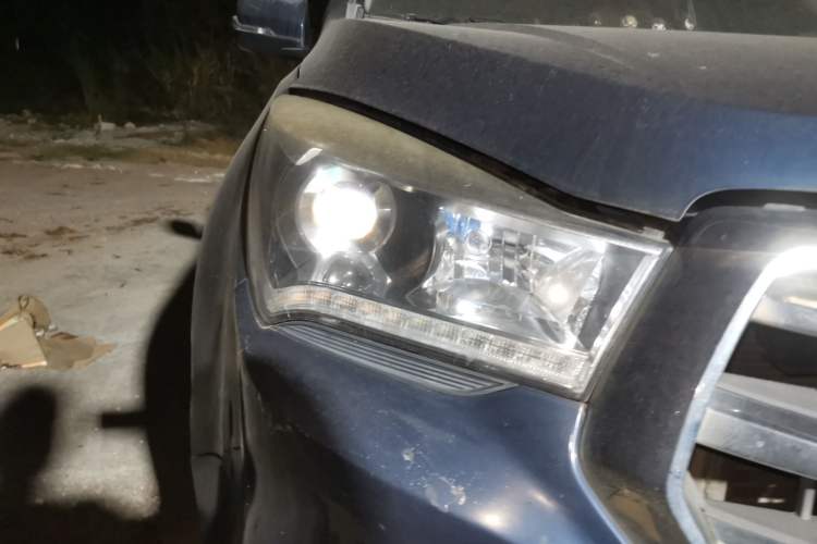 Used Isuzu TAGA 2018 3.0T Four-Wheel Drive Luxury Edition Right Front Headlight