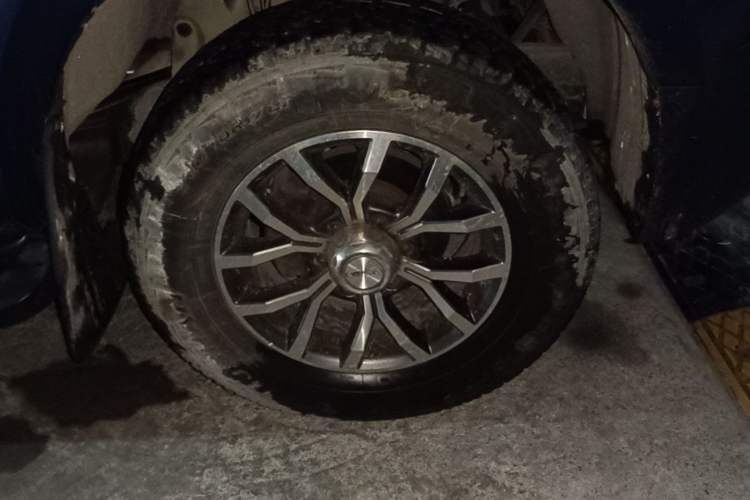 Used Isuzu TAGA 2018 3.0T Two-Wheel Drive Luxury Edition Right Front Wheel Hub