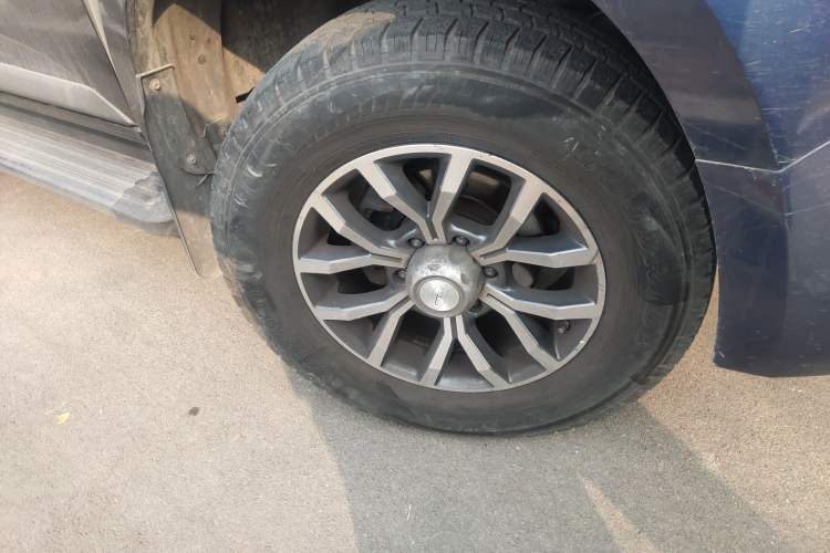 Used Isuzu TAGA 2018 3.0T Two-Wheel Drive Luxury Edition Right Front Wheel Hub
