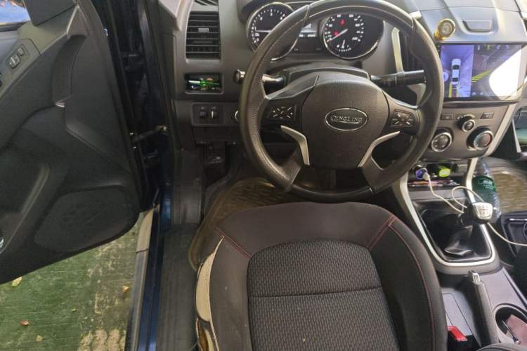 Used Isuzu TAGA 2018 3.0T Two-Wheel Drive Luxury Edition Steering Wheel