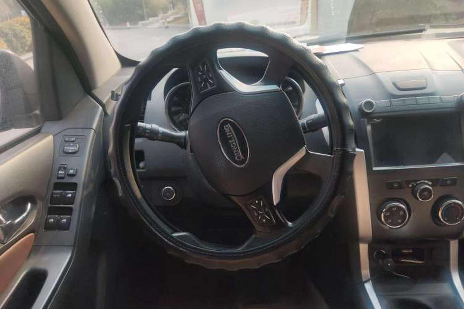 Used Isuzu TAGA 2018 3.0T Two-Wheel Drive Luxury Edition Steering Wheel