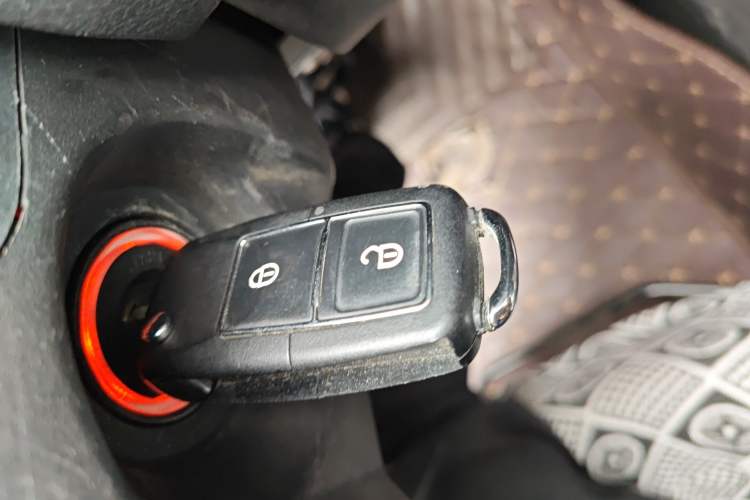 Used Isuzu TAGA 2018 3.0T Four-Wheel Drive Luxury Edition Vehicle Key