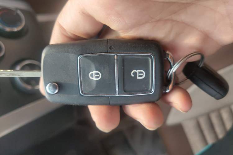 Used Isuzu TAGA 2018 3.0T Two-Wheel Drive Luxury Edition Vehicle Key