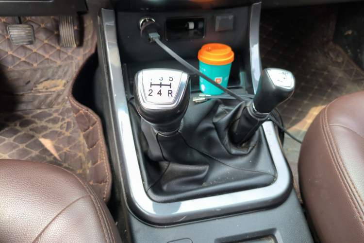Used Isuzu TAGA 2018 3.0T Four-Wheel Drive Ultra-Luxury Version Gear Lever