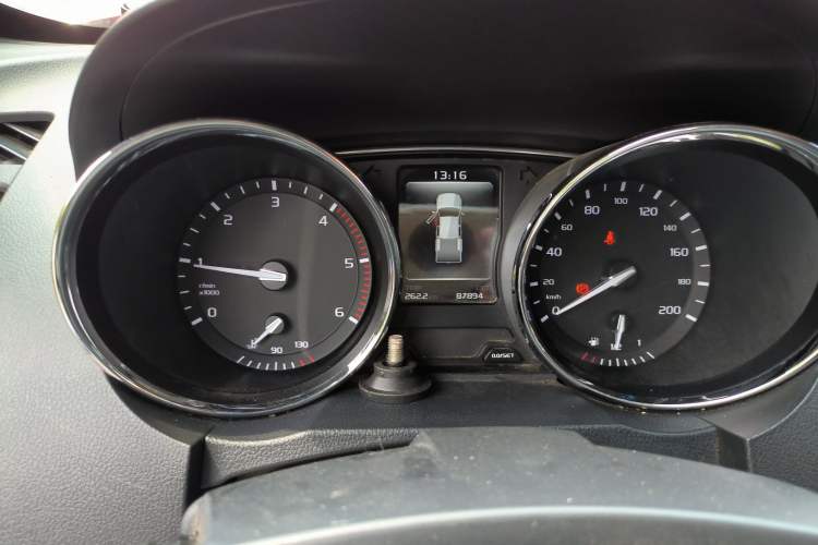 Used Isuzu TAGA 2018 3.0T Four-Wheel Drive Ultra-Luxury Version Instrument Cluster