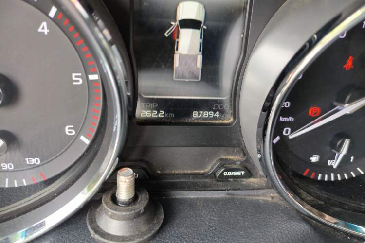 Used Isuzu TAGA 2018 3.0T Four-Wheel Drive Ultra-Luxury Version Odometer Close Up