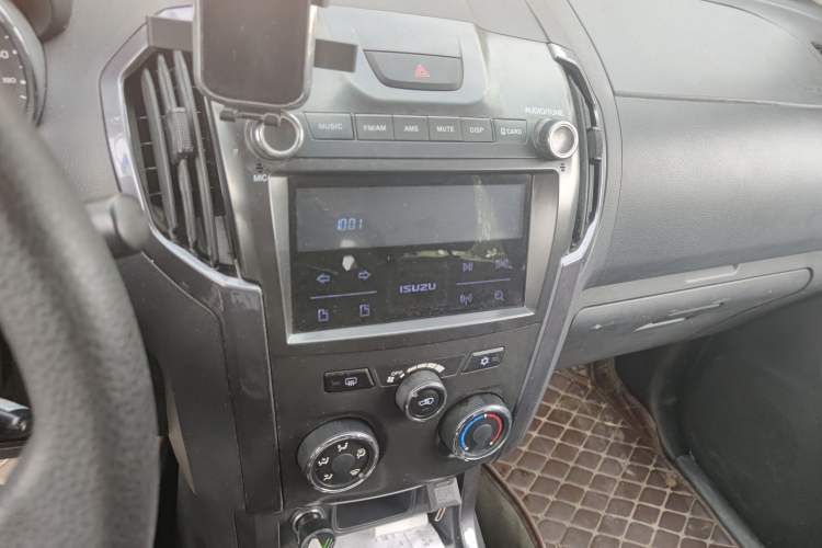Used Isuzu TAGA 2018 3.0T Two-Wheel Drive Elite Edition Audio And AC Panel