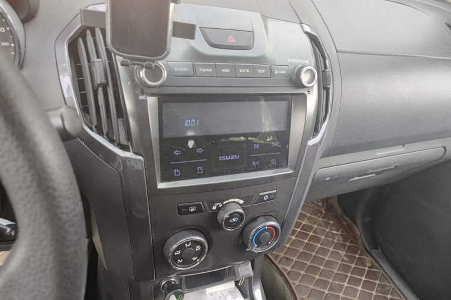 Used Isuzu TAGA 2018 3.0T Two-Wheel Drive Elite Edition Audio And AC Panel