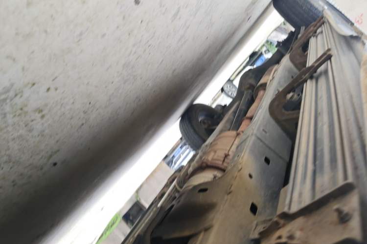 Used Isuzu TAGA 2018 3.0T Two-Wheel Drive Ultra-Luxury Version Chassis Front Right