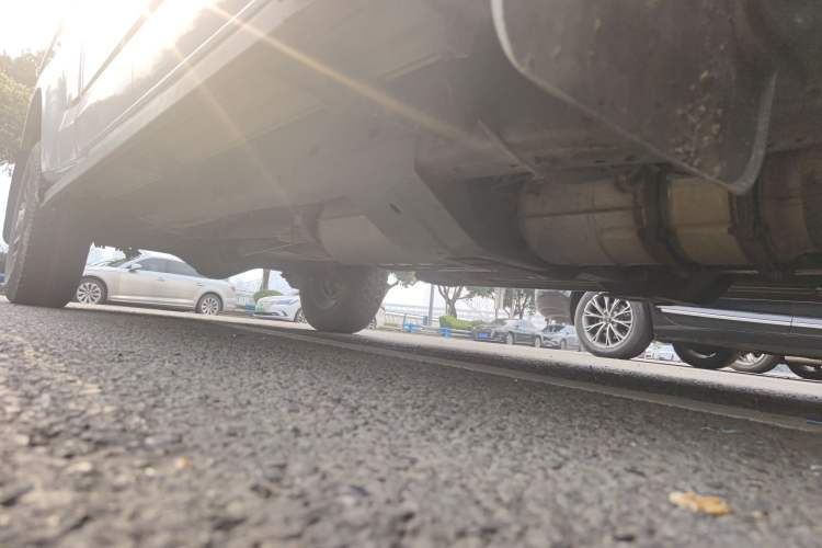 Used Isuzu TAGA 2018 3.0T Two-Wheel Drive Elite Edition Chassis Front Right