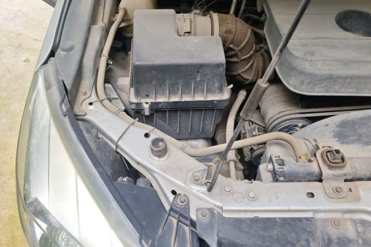 Used Isuzu TAGA 2018 3.0T Two-Wheel Drive Ultra-Luxury Version Engine Bay Right