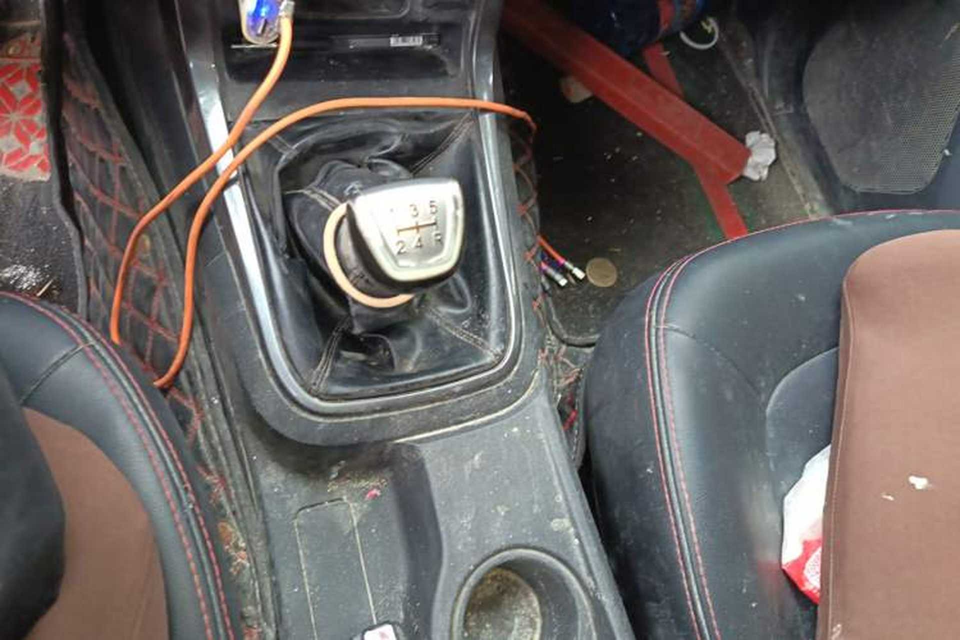 Used Isuzu TAGA 2018 3.0T Two-Wheel Drive Ultra-Luxury Version Gear Lever