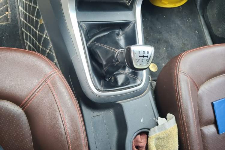 Used Isuzu TAGA 2018 3.0T Two-Wheel Drive Ultra-Luxury Version Gear Lever