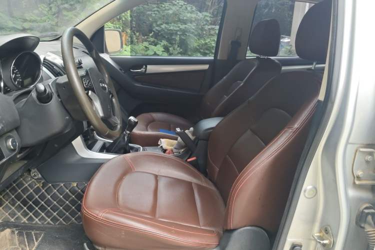Used Isuzu TAGA 2018 3.0T Two-Wheel Drive Ultra-Luxury Version Left Front Seat